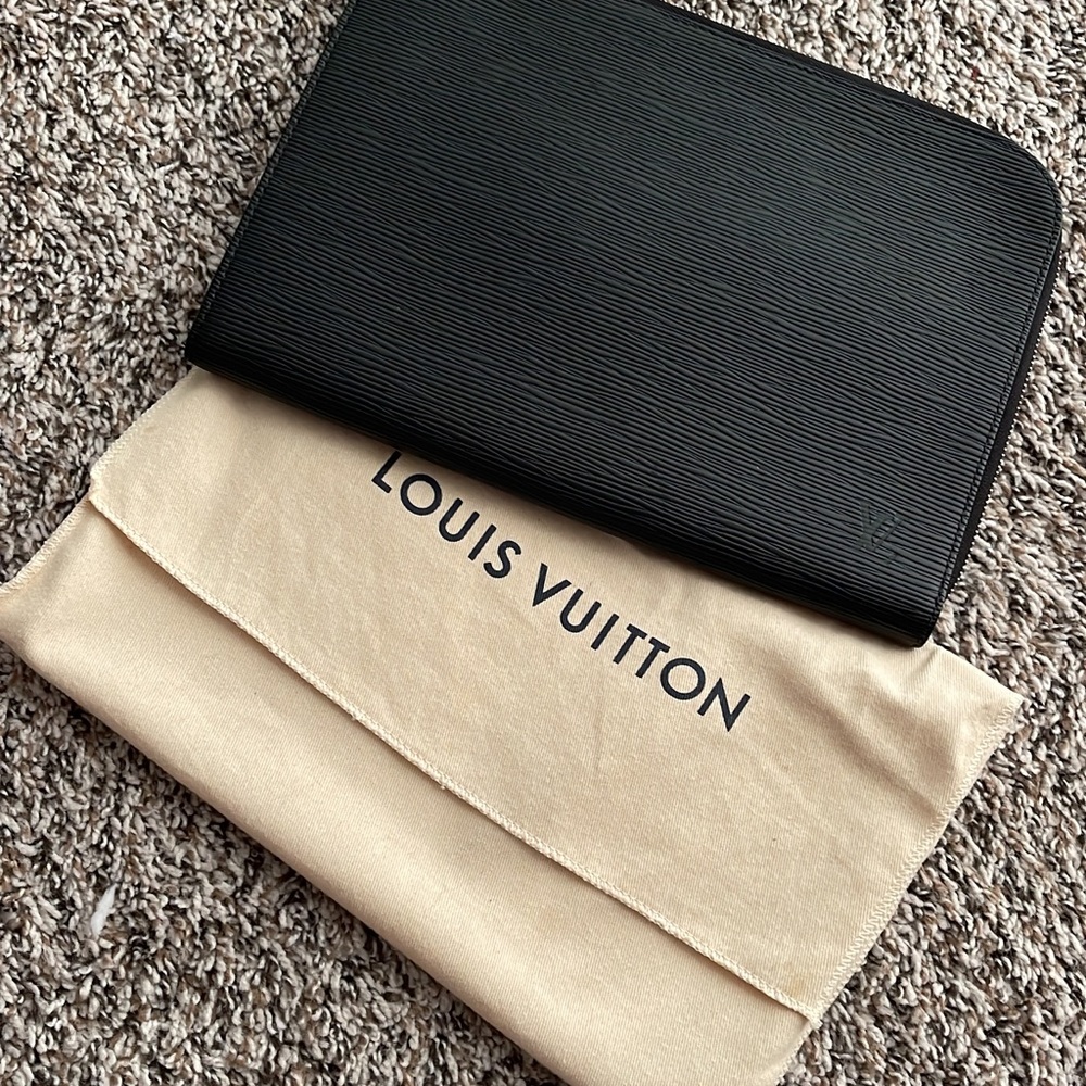 louis vuitton clutch epi leather